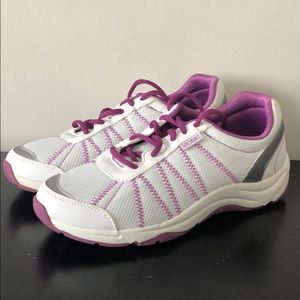 vionic alliance walking sneaker
